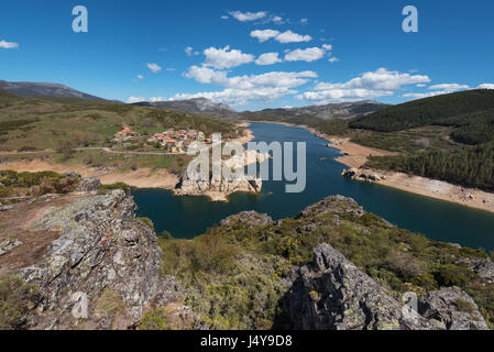 Landschaft des Sees Camporredondo in Castilla y León, Palencia, Spanien. Stockfoto