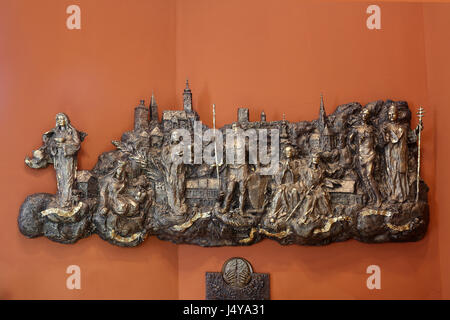 Bass Relief mit Kirchen und Schutzpatrone der Gradec, die Altstadt von Zagreb in der Kapelle des St. Dismas in Zagreb, Kroatien Stockfoto