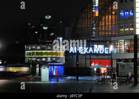 Alex, Alexanderplatz, Attraktion, Bei Nacht, Berlin, Gebäude, Hauptstadt, Hauptstädte, Stadt, Innenstadt, Stadtbild, Dawn, Deutschland, Osten, Fachzeitung Stockfoto