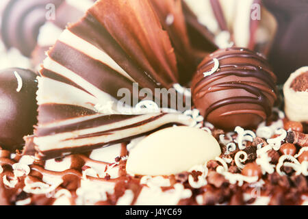 Schokoladen-Kuchen Dekoration Details. Stockfoto