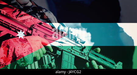 Soldat mit Maschinengewehr mit Nationalflagge von Jordanien Stockfoto