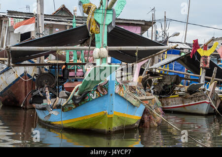 Bunten traditionellen Fischerboot, Sunda Kelap Innenhafen, Jakarta, Indonesien Stockfoto