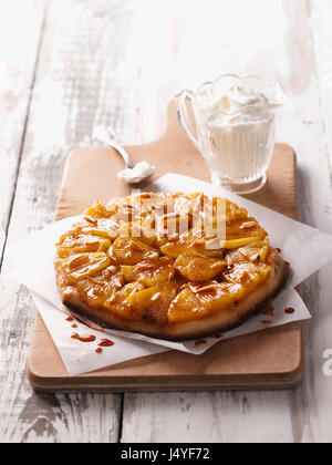 Tarte Tatin mit Ananas Stockfoto