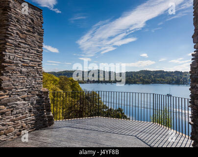 Blick über Windermere in Richtung Bowness, von der Claife Viewing Station, Windermere, Lake District, Cumbria Stockfoto