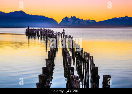 Puerto Natales, Chile - Golf Almirante Montt, den Pazifischen Ozean Gewässern in Chielan Patagonien, Magallanes Region. Stockfoto