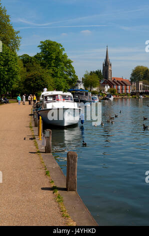 Die Themse auf einen sonnigen Tag, Marlow, Buckinghamshire, England, UK Stockfoto