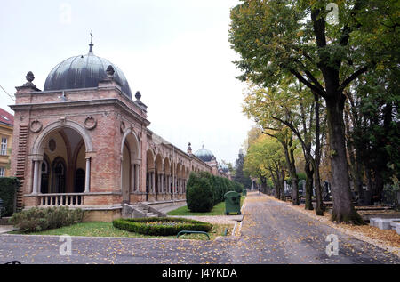 Der Mirogoj-Friedhof ist ein Friedhof-Park, eine der bemerkenswertesten Stätten von Zagreb, Kroatien am 10. Oktober 2015. Stockfoto