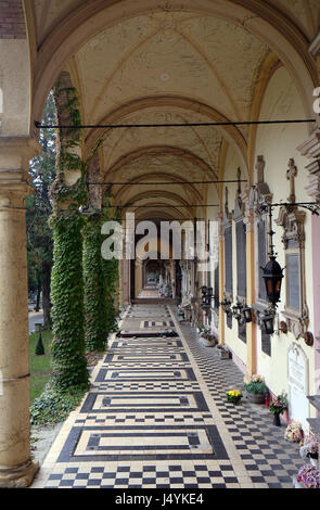 Monumentale Architektur der Mirogoj-Friedhof-Arkaden in Zagreb, Kroatien am 10. Oktober 2015. Stockfoto