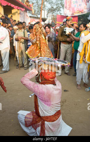 Die Menschen Sie feiern Lathmar, Holi Festival, Mathura, Uttar Pradesh, Indien, Asien Stockfoto