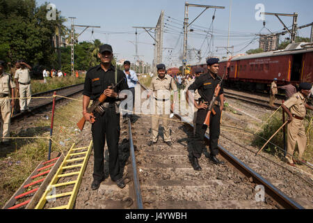 Sicherheitskräfte eingesetzt, Thane, Mumbai, Maharashtra, Indien, Asien Stockfoto