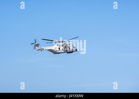 NH90 NFH Caiman NATO Frigate Helicopter der belgischen Armee Luft Komponente im Flug während Küsten-Suche und Rettung mission Stockfoto