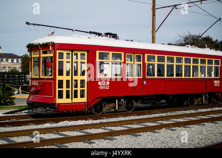 RTA Trolley 462 auf der Riverfront Line in der Nähe von Jackson Square Stockfoto