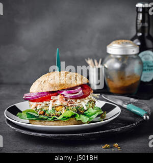 Burger mit Quinoa und broccoli Stockfoto