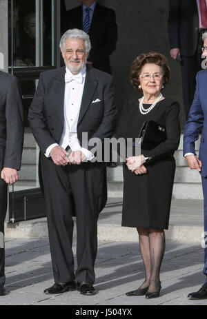 Tenor Placido Domingo mit seiner Frau Marta bei Königin Sofia-Orchester-Konzert unter der Leitung von spanische Tenor Placido Domingo in Madrid am Sonntag, 14. Mai 2017 Stockfoto