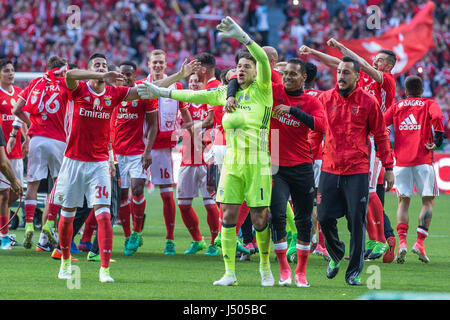 Lissabon, Portugal. 13. Mai 2017. 13. Mai 2017. Lissabon, Portugal. Benfica-Spieler feiern nach dem Gewinn der portugiesische Premier League Kredit: Alexandre de Sousa/Alamy Live News Stockfoto