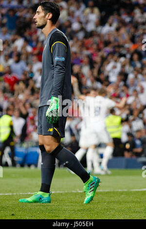 Madrid, Spanien. 14. Mai 2017. Cristiano Ronaldo Dos Santos (7) Real Madrids Spieler feiert (3,1) nach dem Tor seines Teams. Sergio Rico (1) Sevilla FC Spieler. La Liga zwischen Real Madrid Vs FC Sevilla im Santiago Bernabeu Stadion in Madrid, Spanien, 14. Mai 2017. Bildnachweis: Gtres Información Más lokalen auf line,S.L./Alamy Live News Stockfoto