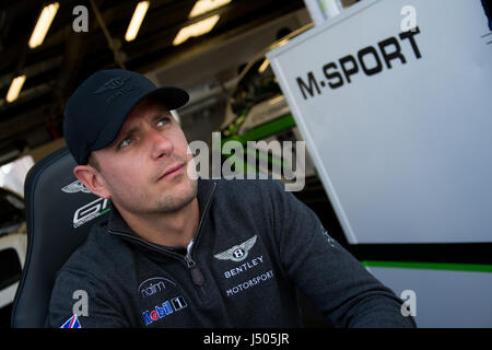 Towcester, Northamptonshire, UK. 14. Mai 2017. Blancpain GT Series Rennfahrer Maxime Soulet und Bentley Team M-Sport während der Autogrammstunde Sitzung von Blancpain GT Serie Endurance Cup in Silverstone (Foto: Gergo Toth / Alamy Live News) Stockfoto