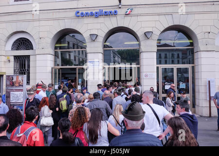 Treviso, Italien. 13. Mai 2017. Italien Venetien Treviso - hat von 500.000 Menschen für die 90. Sitzung der Alpini Armee Kraft angegriffen worden. Bildnachweis: Wirklich einfach Star/Alamy Live-Nachrichten Stockfoto