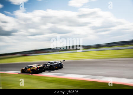 Towcester, Northamptonshire, UK. 14. Mai 2017. Blancpain GT Series racing team Attempto Racing, während die 3-Stunden-Rennen von Blancpain GT Serie Endurance Cup in Silverstone (Foto: Gergo Toth / Alamy Live News) Stockfoto