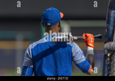 Miller Park. 13. Mai 2017. New York Mets dritte Baseman Jose Reyes #7 vor dem Hauptliga-Baseball-Spiel zwischen den Milwaukee Brewers und die New York Mets im Miller Park. Bildnachweis: Csm/Alamy Live-Nachrichten Stockfoto