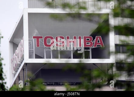 Tokio, Japan. 15. Mai 2017. Japanische Elektronik Riese Toshiba Logo erscheint in der Toshiba-Zentrale in Tokio auf Montag, 15. Mai 2017. Toshiba geschätzt Nettoverlust von 950 Milliarden Yen und 540 Miliarden Yen negatives Reinvermögen am Ende des März. Kredite: Yoshio Tsunoda/AFLO/Alamy Live-Nachrichten Stockfoto