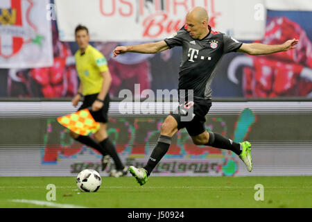 Arjen Robben München spielt den Ball in der deutschen Bundesliga-Fußballspiel zwischen RB Leipzig und FC Bayern München in der Red Bull Arena in Leipzig, Deutschland, 13. Mai 2017. Foto: Jan Woitas/Dpa-Zentralbild/dpa Stockfoto