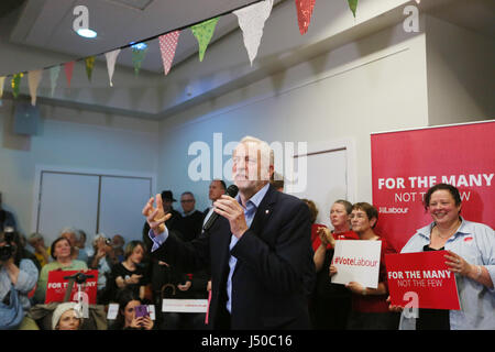 Hebden Bridge, UK. 15. Mai 2017. Jeremy Corbyn anlässlich des Rathaus, Hebden Bridge, 15. Mai 2017-Kredits: Barbara Koch/Alamy Live News Stockfoto