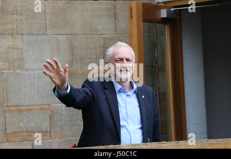 Hebden Bridge, UK. 15. Mai 2017. Jeremy Corbyn im Rathaus, Hebden Bridge, 15. Mai 2017 Credit: Barbara Koch/Alamy Live-Nachrichten Stockfoto