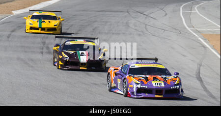 Monterey, Kalifornien, USA. 13. Mai 2017. 488 TP-Rennen kommen in turn1 während der Ferrari Challenge Pirelli AM Rennen 2 488 TP-Serie Mazda Raceway Laguna Seca. Bildnachweis: Csm/Alamy Live-Nachrichten Stockfoto