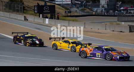 Monterey, Kalifornien, USA. 13. Mai 2017. 488 TP-Rennen kommen in turn1 während der Ferrari Challenge Pirelli AM Rennen 2 488 TP-Serie Mazda Raceway Laguna Seca. Bildnachweis: Csm/Alamy Live-Nachrichten Stockfoto