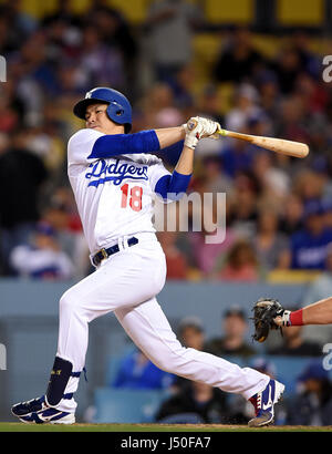 Los Angeles, Kalifornien, USA. 28. April 2017. Kenta Maeda (Dodgers) MLB: Kenta Maeda der Los Angeles Dodgers Fledermäuse während der Major League Baseball Spiel gegen die Philadelphia Phillies im Dodger Stadium in Los Angeles, Kalifornien, USA. Bildnachweis: AFLO/Alamy Live-Nachrichten Stockfoto