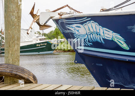 Alabama Mobile County, Bay Waterou la Batre, kommerzielle Garnelenflotte, Fischerboot, angedockt, Dock, Pier, Wirtschaft, Fischwirtschaft, Küste des Golfs von Mexiko, Anker, Stockfoto