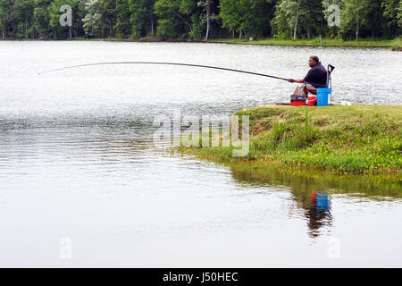 Alabama Millry, Emmett Wood State Lake, Angeln, Bass, Mann Männer ...