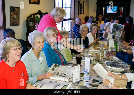 Monroeville Alabama, Radley's Fountain Grille, Erwachsene Erwachsene Frau Frauen weibliche Dame, Frauen, ältere Senioren alte Bürger Rentner Rentner Rentner Rentner Stockfoto