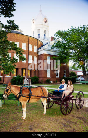 Monroeville Alabama, Courthouse Square, Maultier, Wagen, Old Monroe County Courthouse 1903, Erwachsene Erwachsene Männer Männer männlich, Frau Frauen weibliche Dame, Schauspieler, Kostüm, zu Stockfoto