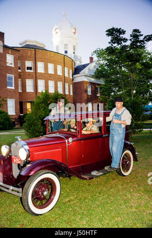 Monroeville Alabama, Courthouse Square, Maultier, Wagen, Old Monroe County Courthouse 1903, zum Töten eines Mockingbird, Spiel, Mann Männer männliche Erwachsene Erwachsene, Männer, Overalls, A Stockfoto