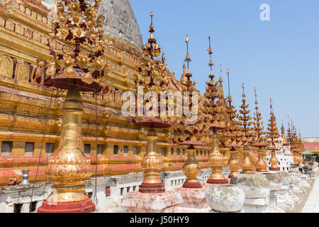 Außendekorationen an die Shwezigon Pagode in Bagan, Myanmar (Burma). Stockfoto