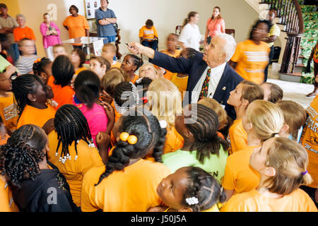 Montgomery Alabama, State Capitol Building, Black Black Black African Africans ethnische Minderheit, Mädchen, junge Jugendliche Jugendliche weibliche Kinder c Stockfoto