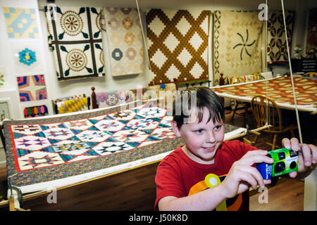 Troy Alabama, Pioneer Museum der Geschichte Alabamas, regional, Bildung, Vergangenheit, südliches Leben, nachgebautes Dorf, Artefakte, junge Jungen, männliches Kind Kinder Kinder Stockfoto