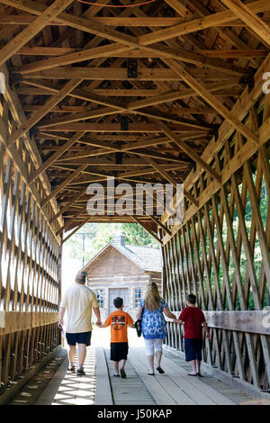 Alabama, Pike County, Troy, Pioneer Museum von Alabama, Geschichte, überdachte Brücke, Region, Bildung, Vergangenheit, südliches Leben, neu erbautes Dorf, Artefakte, Mann Männer ma Stockfoto