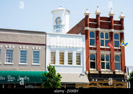 Alabama, Pike County, Troy, kleiner Stadtplatz, Innenstadt, historische Gebäude, Skyline der Stadt, Revitalisierung, Landsitz, rotes Ziegelgebäude, Wasserturm, AL080519 Stockfoto