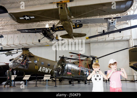 Alabama Dale County, Ft. Fort Rucker, United States Army Aviation Museum, junge Jungen, männliches Kind Kinder Kinder Jugendliche Jugendliche Jugendliche Jugendliche Mädchen gi Stockfoto