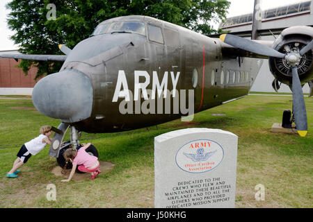 Alabama Dale County, Ft. Fort Rucker, United States Army Aviation Museum, junge Jungen, männliches Kind Kinder Kinder Jugendliche Jugendliche Jugendliche Jugendliche Mädchen gi Stockfoto