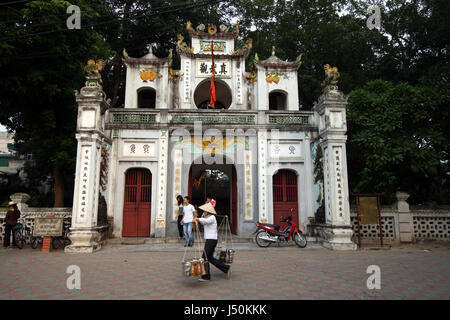 Das Tor zum Quan Thanh Tempel, einem taoistischen Institution eines Hanois vier heiligen Tempel, Hanoi, Vietnam Stockfoto