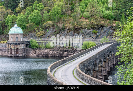 Garreg Ddu Dam und das Pumpe Haus Elan Tal Mitte Wales Stockfoto