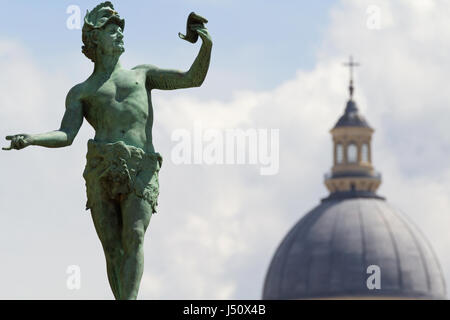 Die griechischen Schauspieler - Jardin Du Luxembourg - Paris (die Kuppel des Pantheon ist im Hintergrund sichtbar) Stockfoto