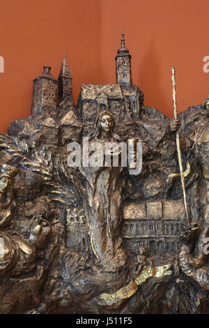 Sankt Barbara, Flachrelief in der Kapelle des St. Dismas in Zagreb, Kroatien am 31. März 2015 Stockfoto