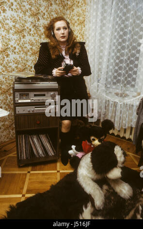 Ala Pugatjova sowjetische Superstar als Sänger in ihrer Wohnung in Moskau 1988 Stockfoto
