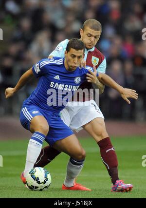 EDEN HAZARD KIERAN TRIPPIER BURNLEY FC V CHELSEA FC TURF MOOR BURNLEY ENGLAND 18. August 2014 Stockfoto