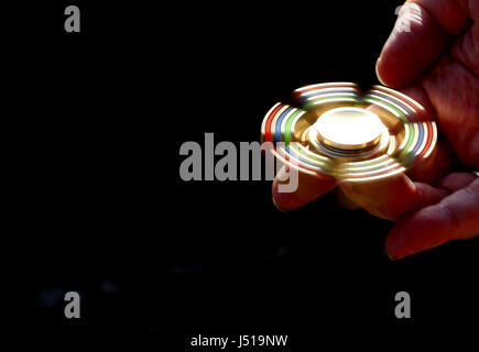 Hand-Spinner sind die neueste Mode auf der ganzen Welt. Stockfoto